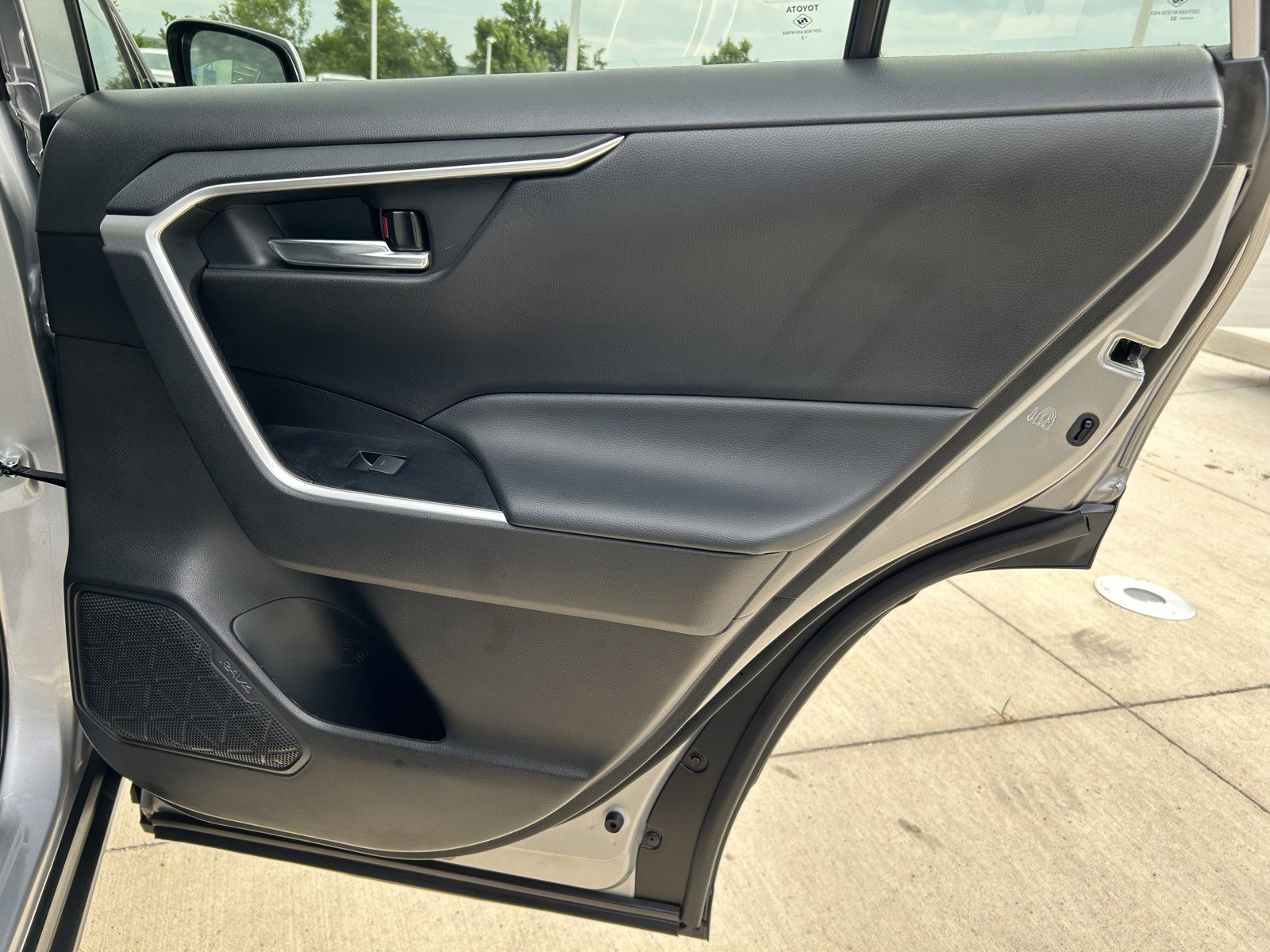 2022 Toyota RAV4 XLE Premium photo 18