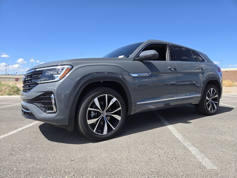 2025 Volkswagen Atlas Cross Sport SEL Premium R-Line photo 2
