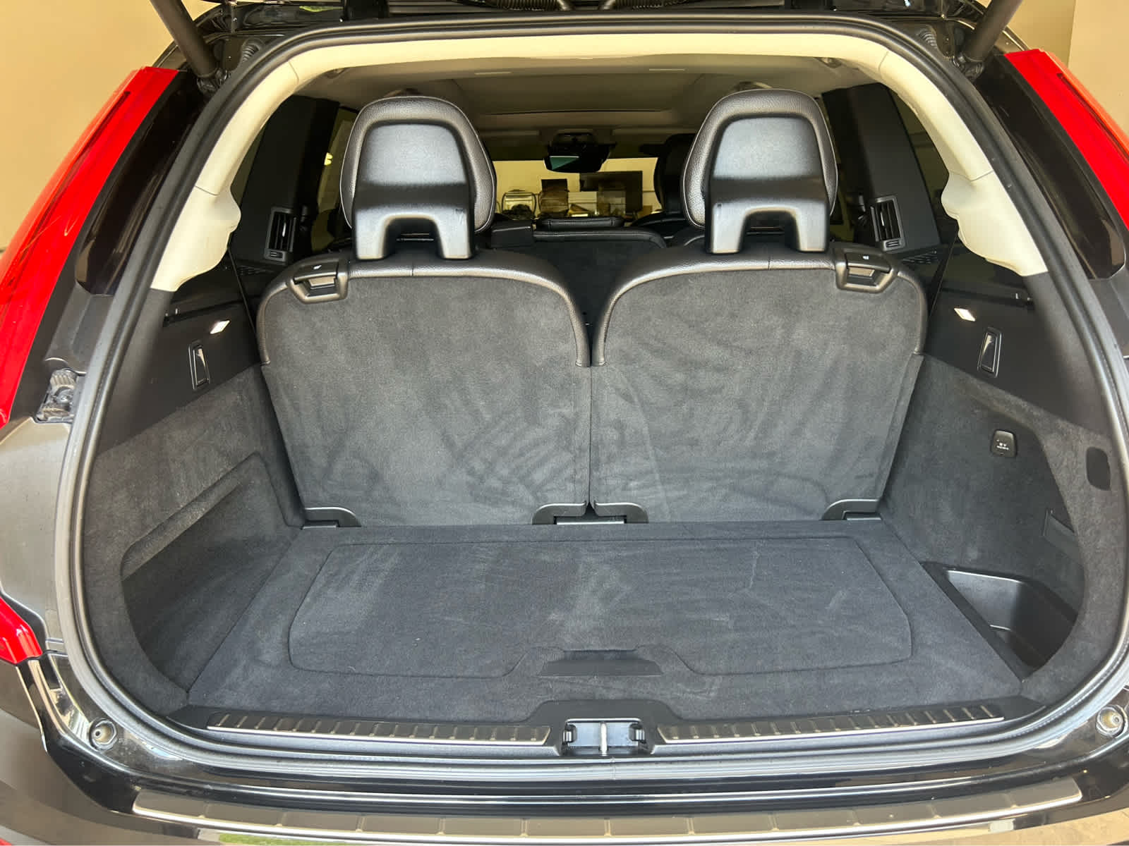 2022 Volvo XC90 Momentum photo 3