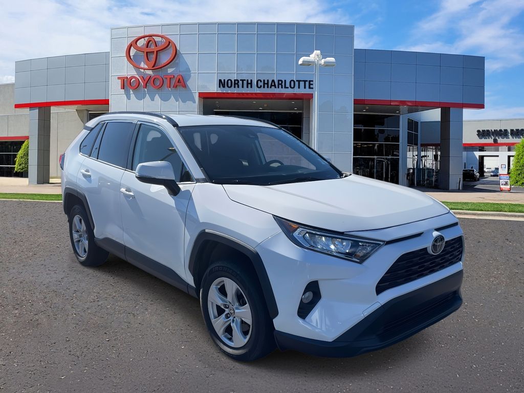 2020 Toyota RAV4 XLE's photo