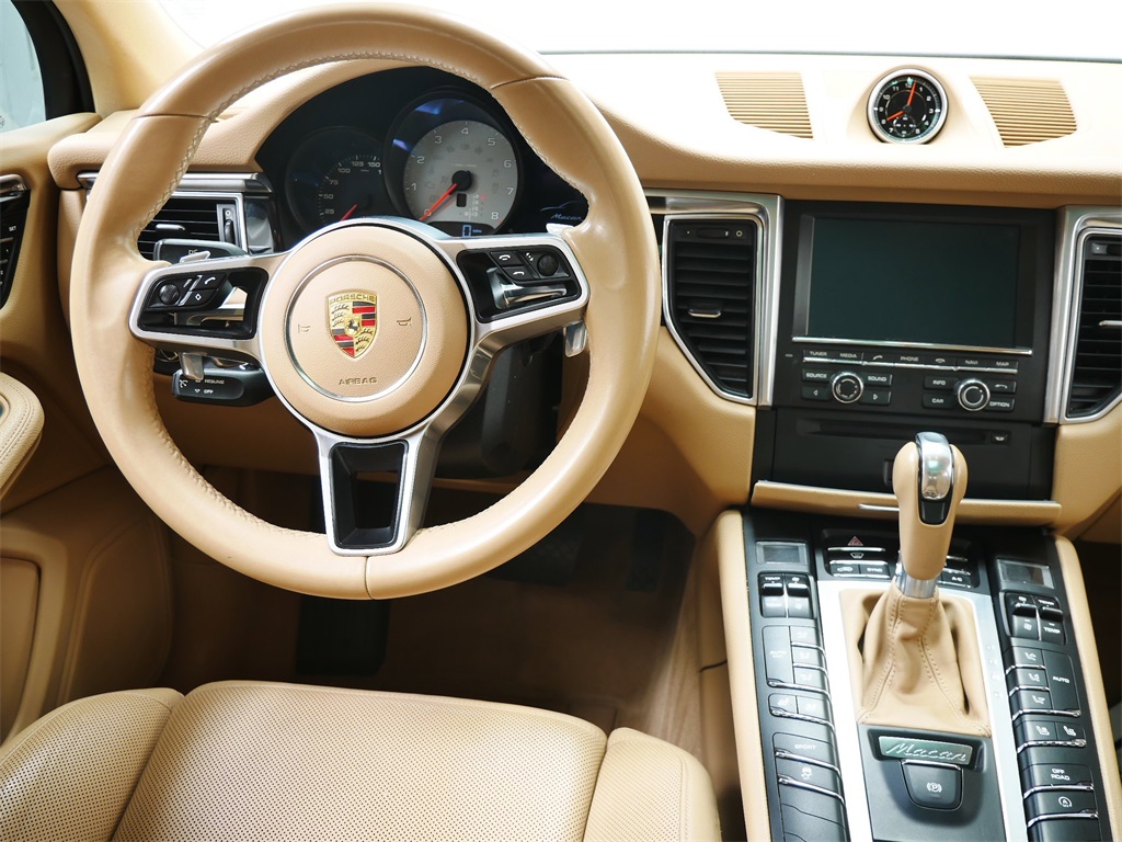 2015 Porsche Macan S photo 14