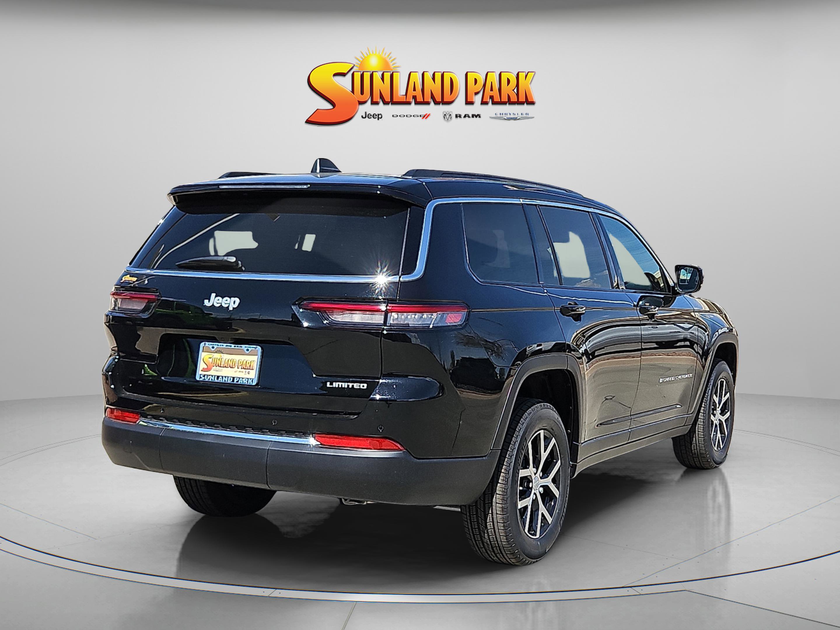 2025 Jeep Grand Cherokee Limited photo 4