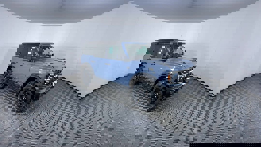 2025 Ford Bronco Outer Banks photo 2