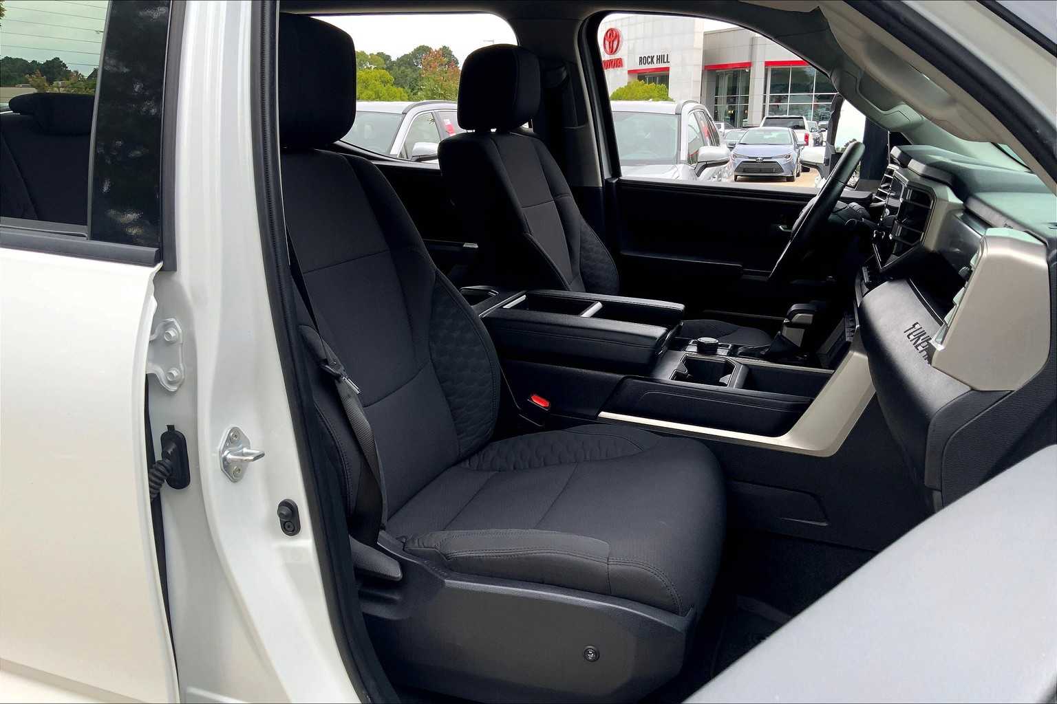 2022 Toyota Tundra SR5 CrewMax photo 8