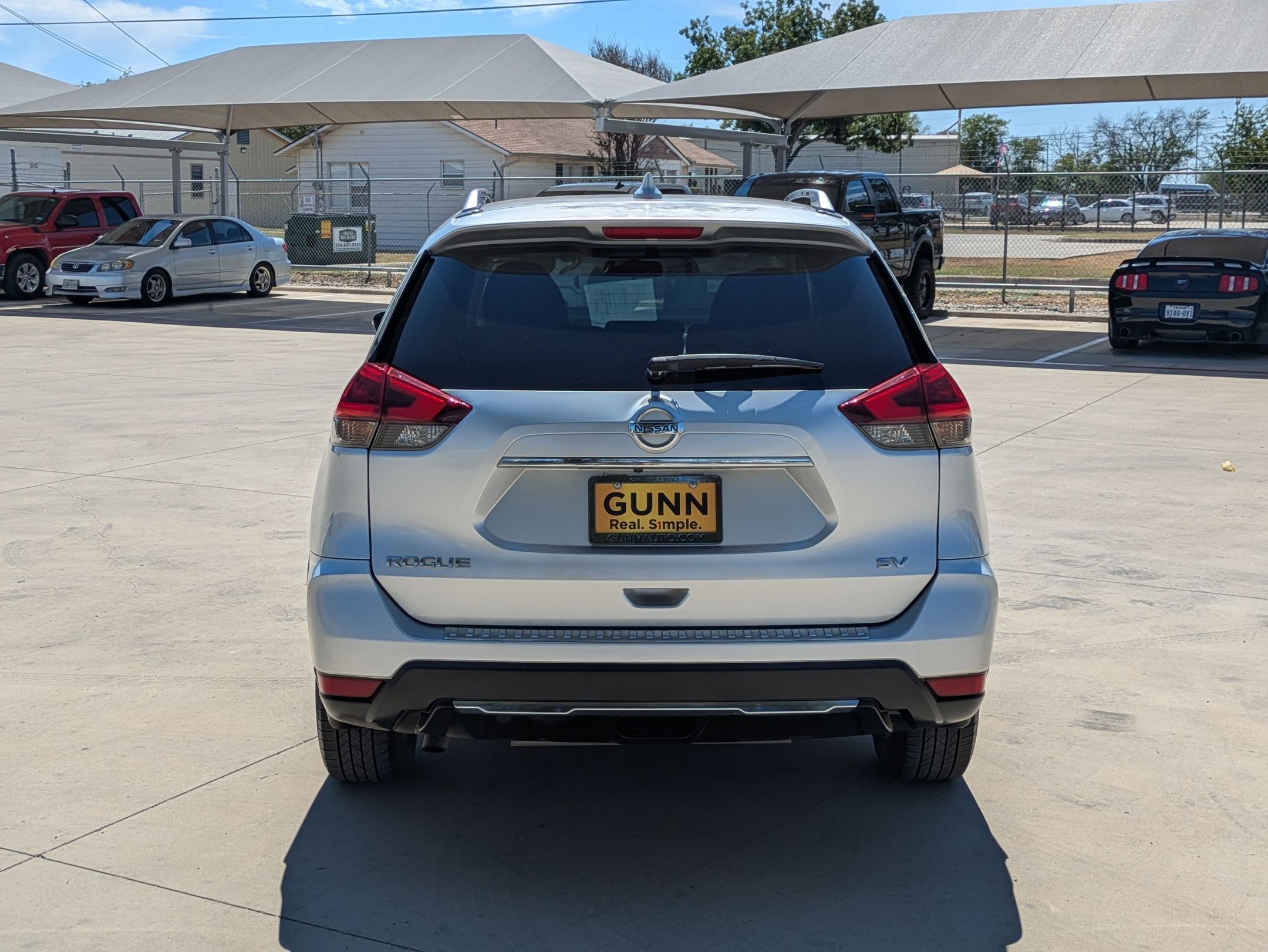 2018 Nissan Rogue SV photo 4