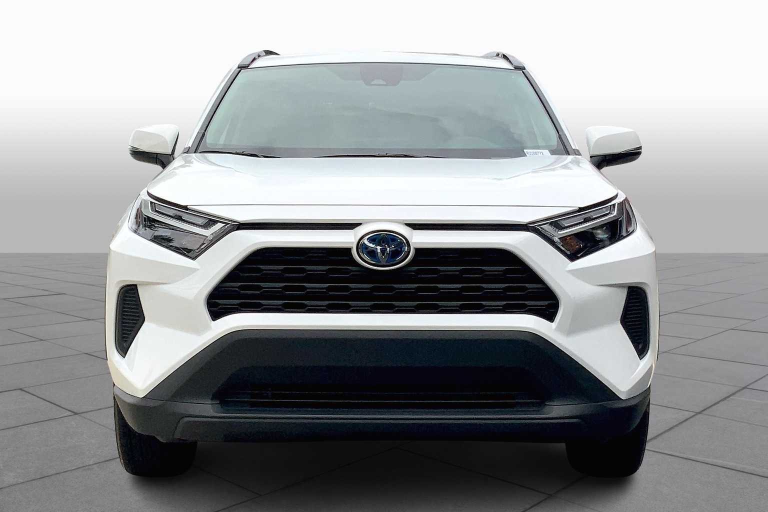 2024 Toyota RAV4 XLE photo 2