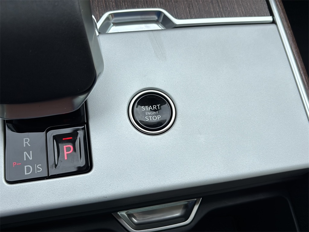 2025 Land Rover Range Rover SE photo 19