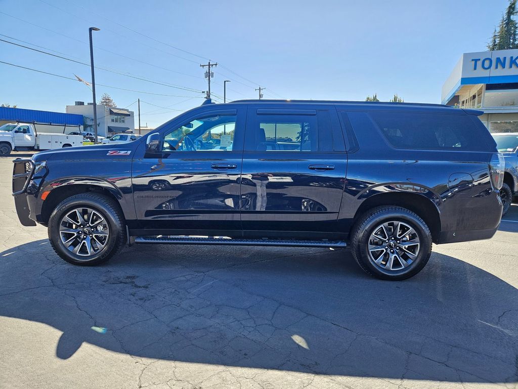 2022 Chevrolet Suburban Z71 photo 3