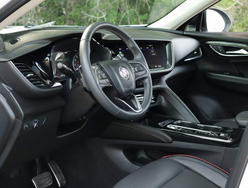 Used 2022 Summit White Buick Essence image 9