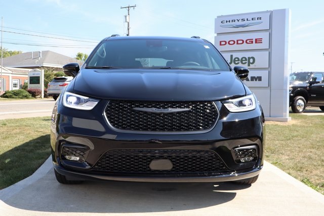 2026 Chrysler Pacifica Limited S Appearance photo 3