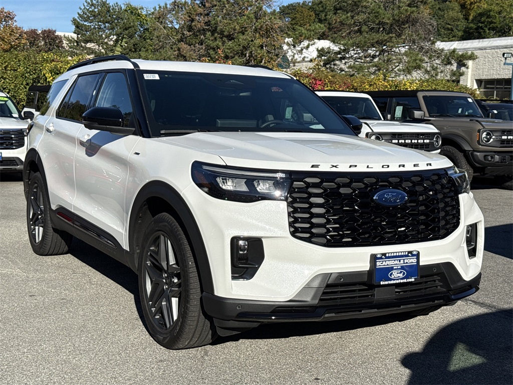 2025 Ford Explorer ST-LINE's photo