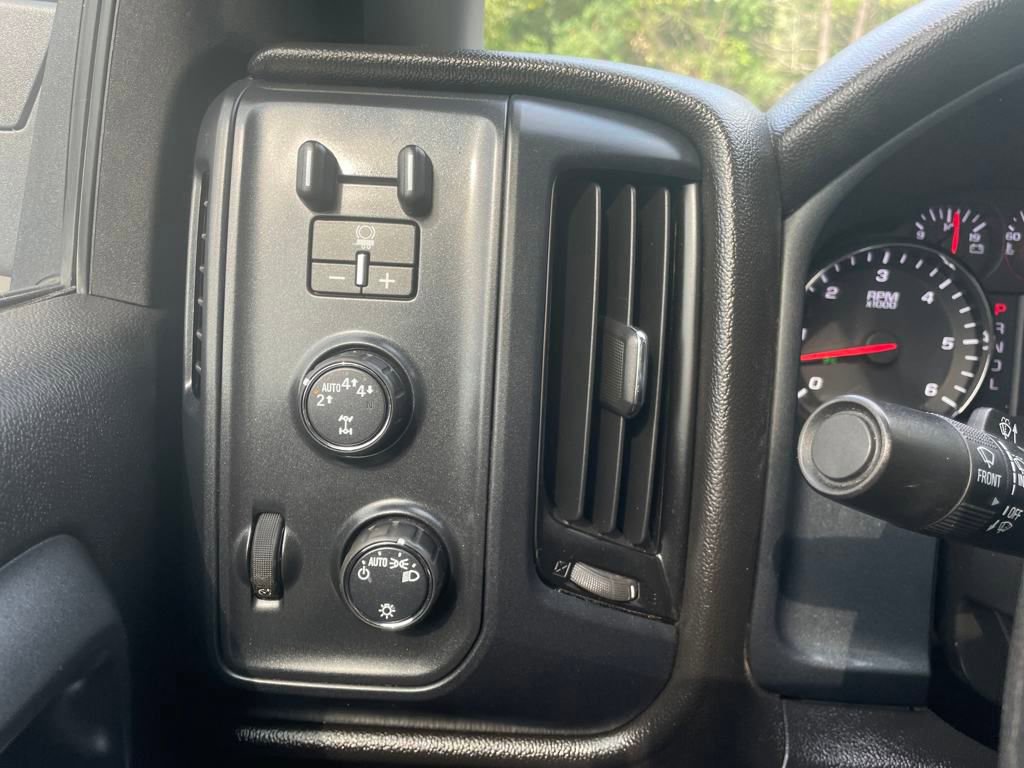 2018 Chevrolet Silverado 1500 Custom photo 28