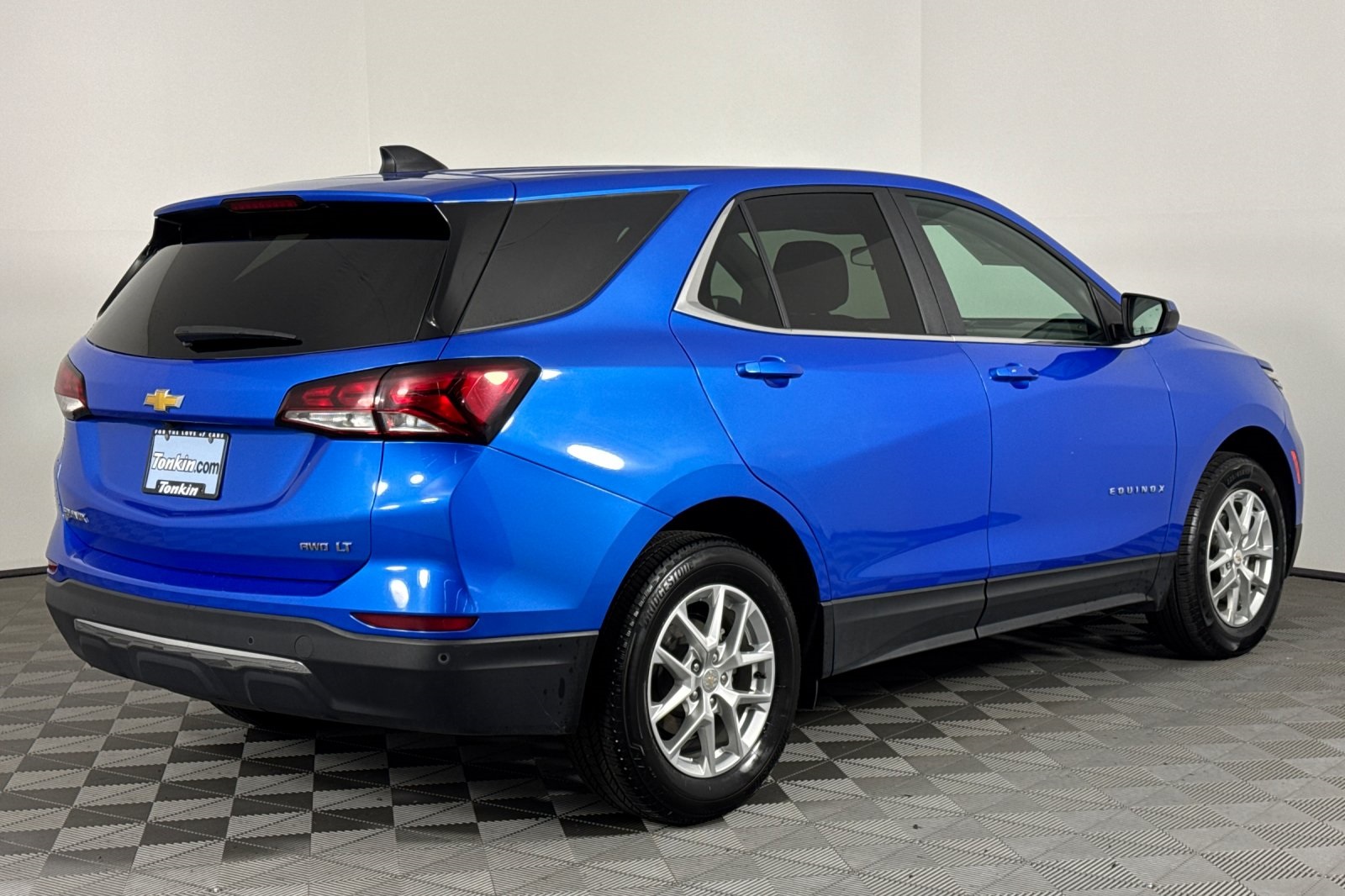 2024 Chevrolet Equinox LT photo 3