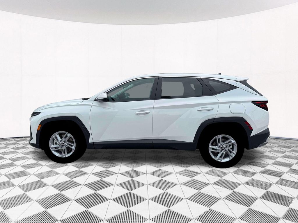 2026 Hyundai Tucson SE photo 2