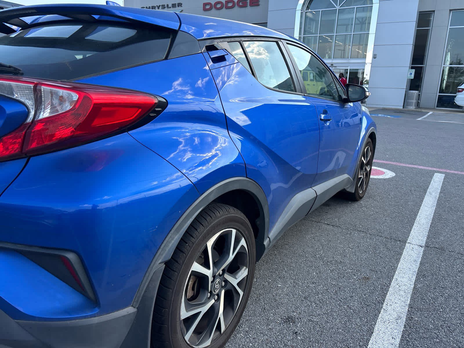 2018 Toyota C-HR XLE photo 4