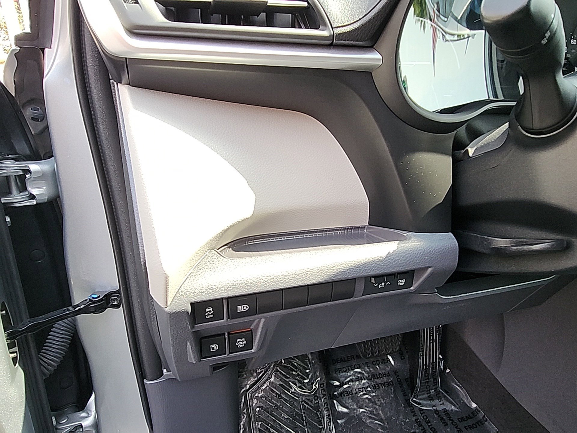 2023 Toyota Sienna XLE photo 12