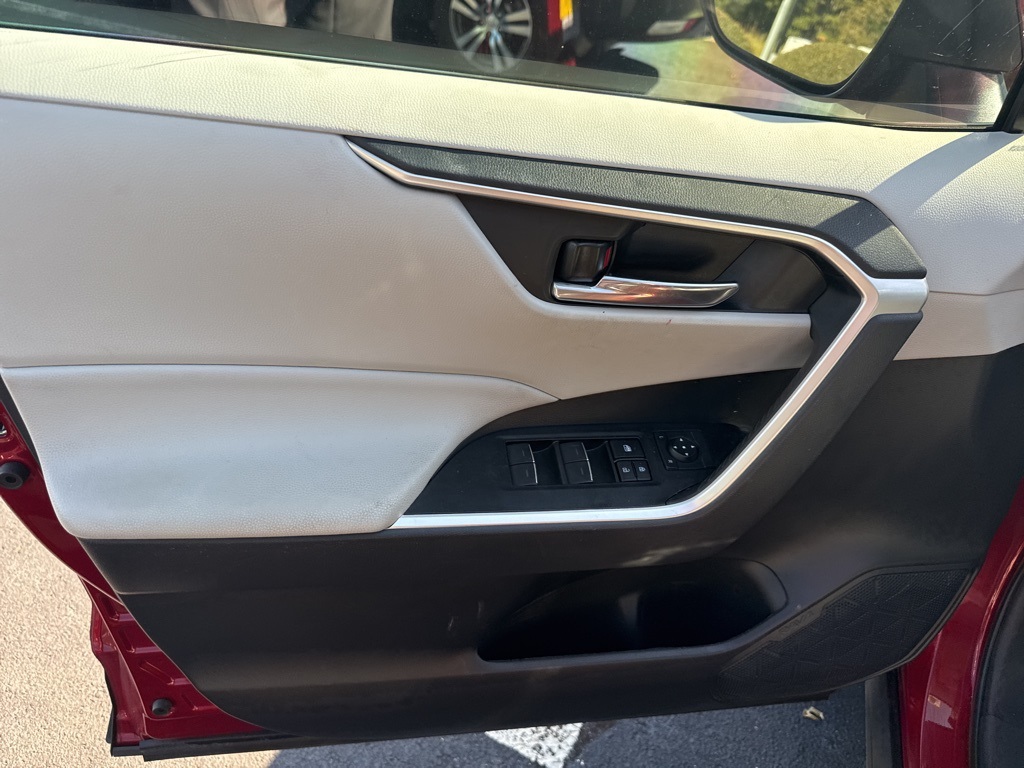 2023 Toyota RAV4 XLE photo 18