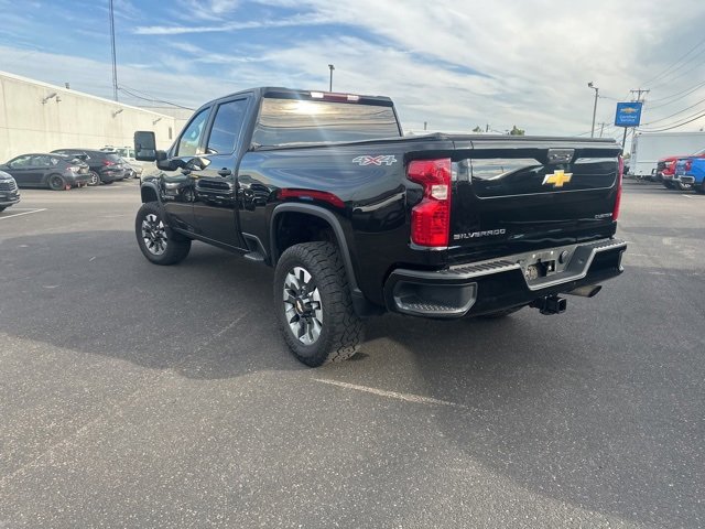 2023 Chevrolet Silverado 2500HD Custom photo 3