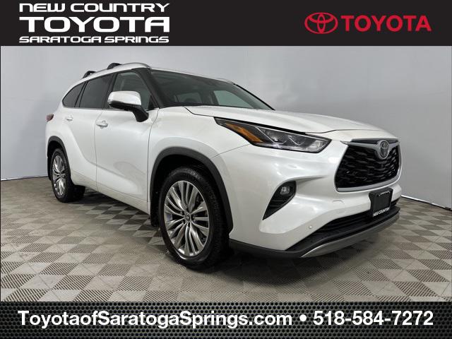 2022 Toyota Highlander Platinum's photo