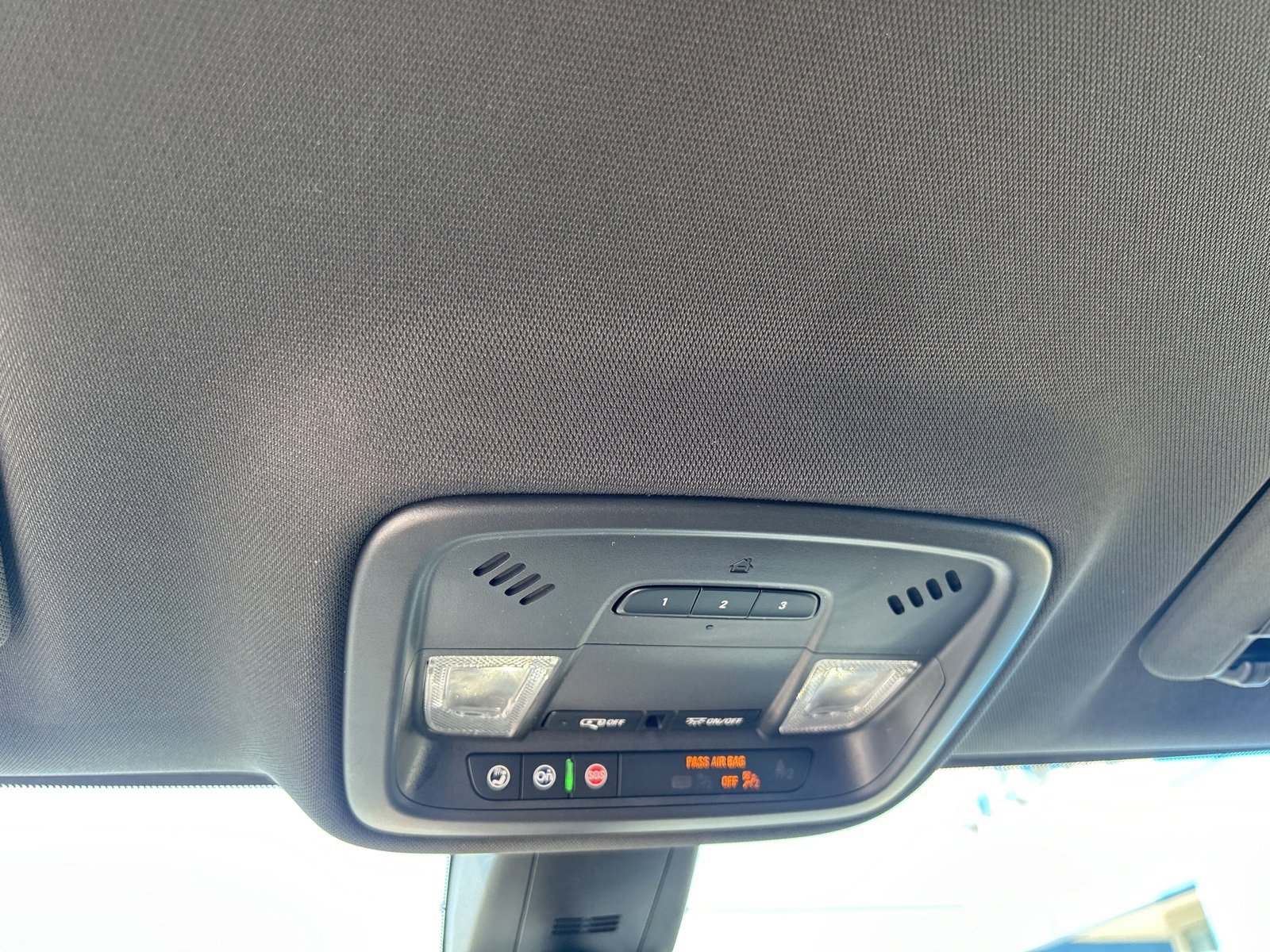 2023 Chevrolet Traverse Cloth photo 28
