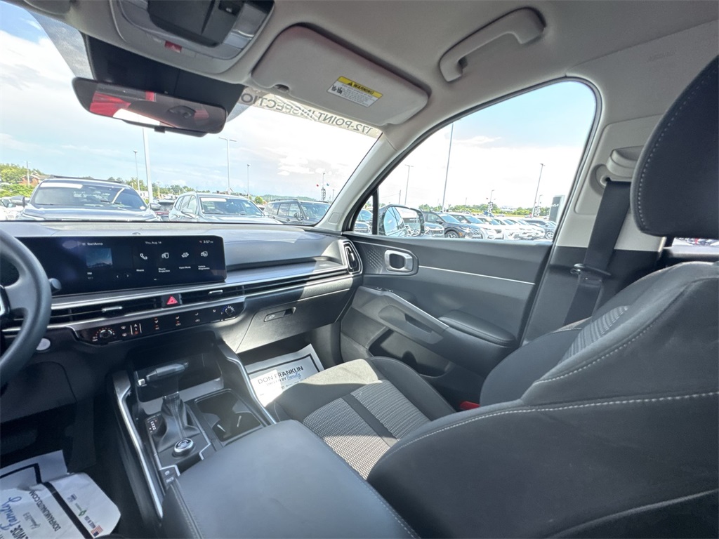 2025 Kia Sorento LX photo 10