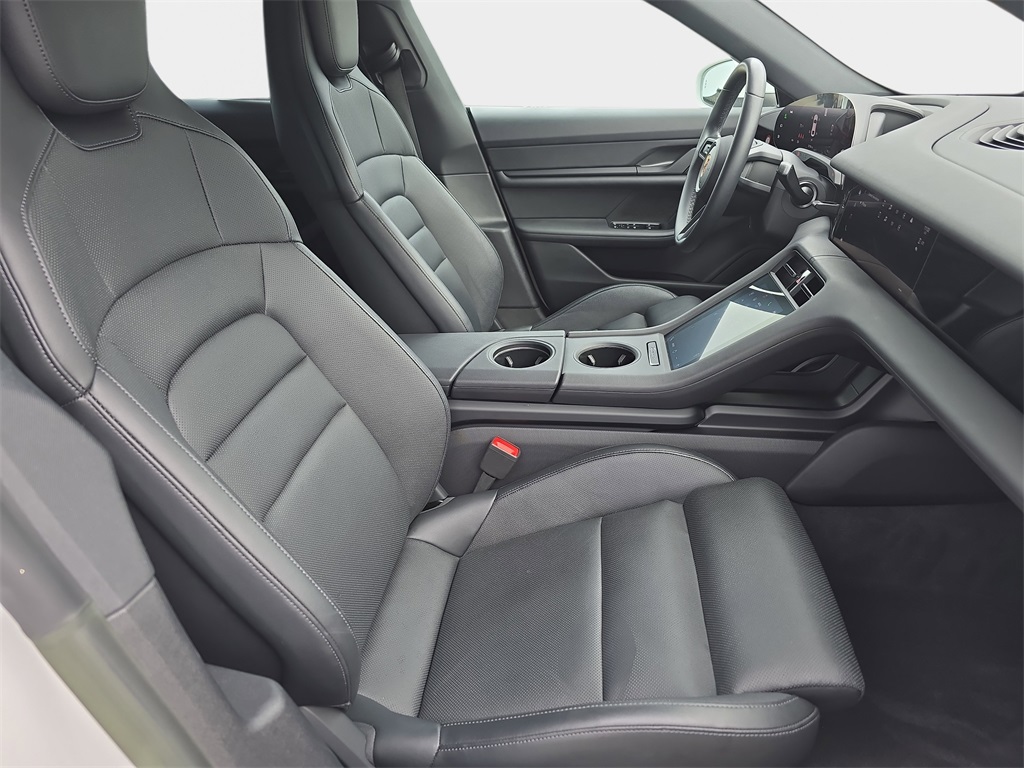 2023 Porsche Taycan Base photo 10