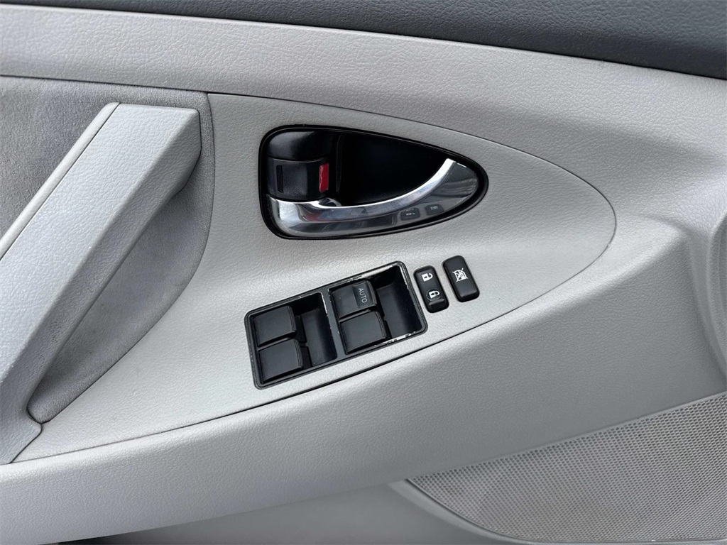 2008 Toyota Camry LE photo 17