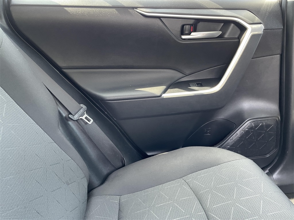 2024 Toyota RAV4 XLE photo 17