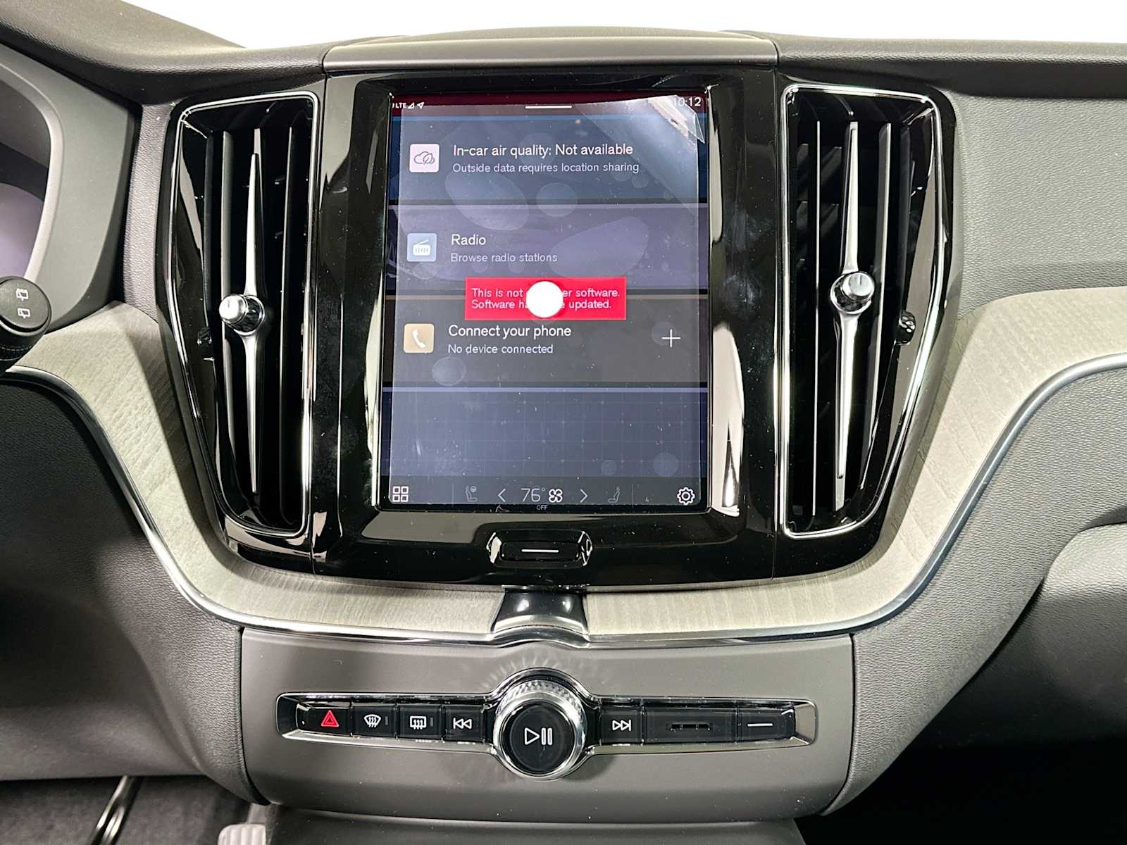2025 Volvo XC60 T8 Plus photo 12