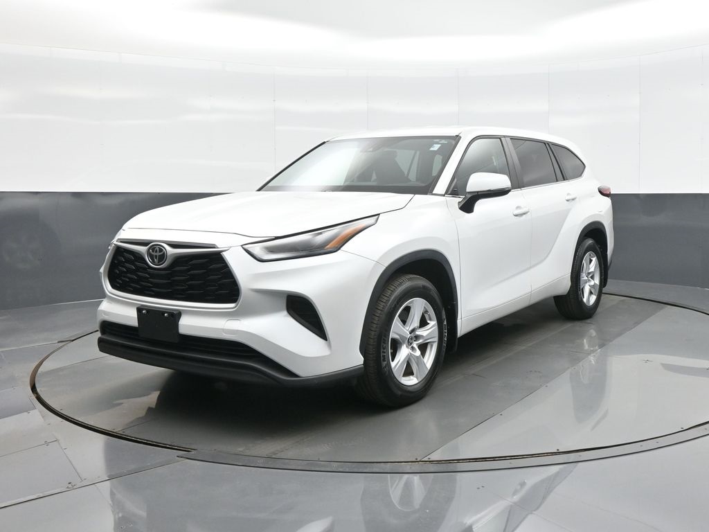 2023 Toyota Highlander L photo 3