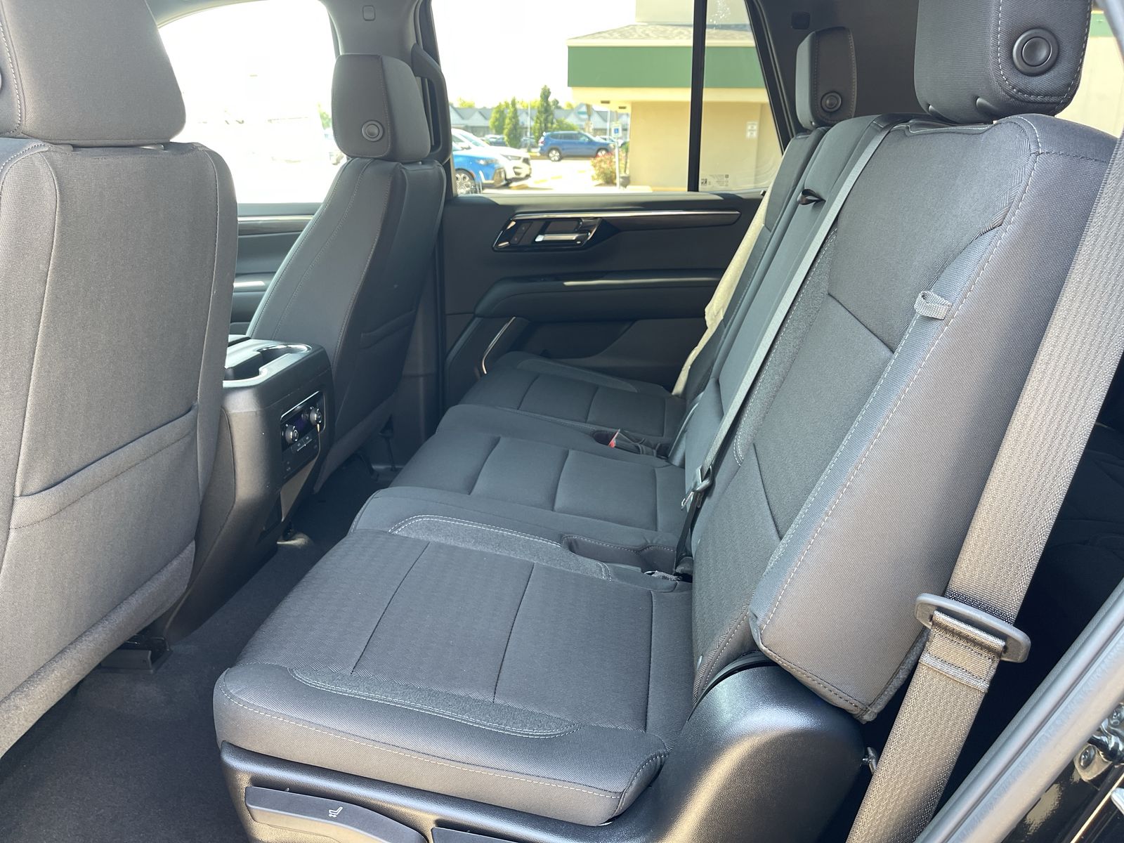 2025 Chevrolet Tahoe LS photo 4