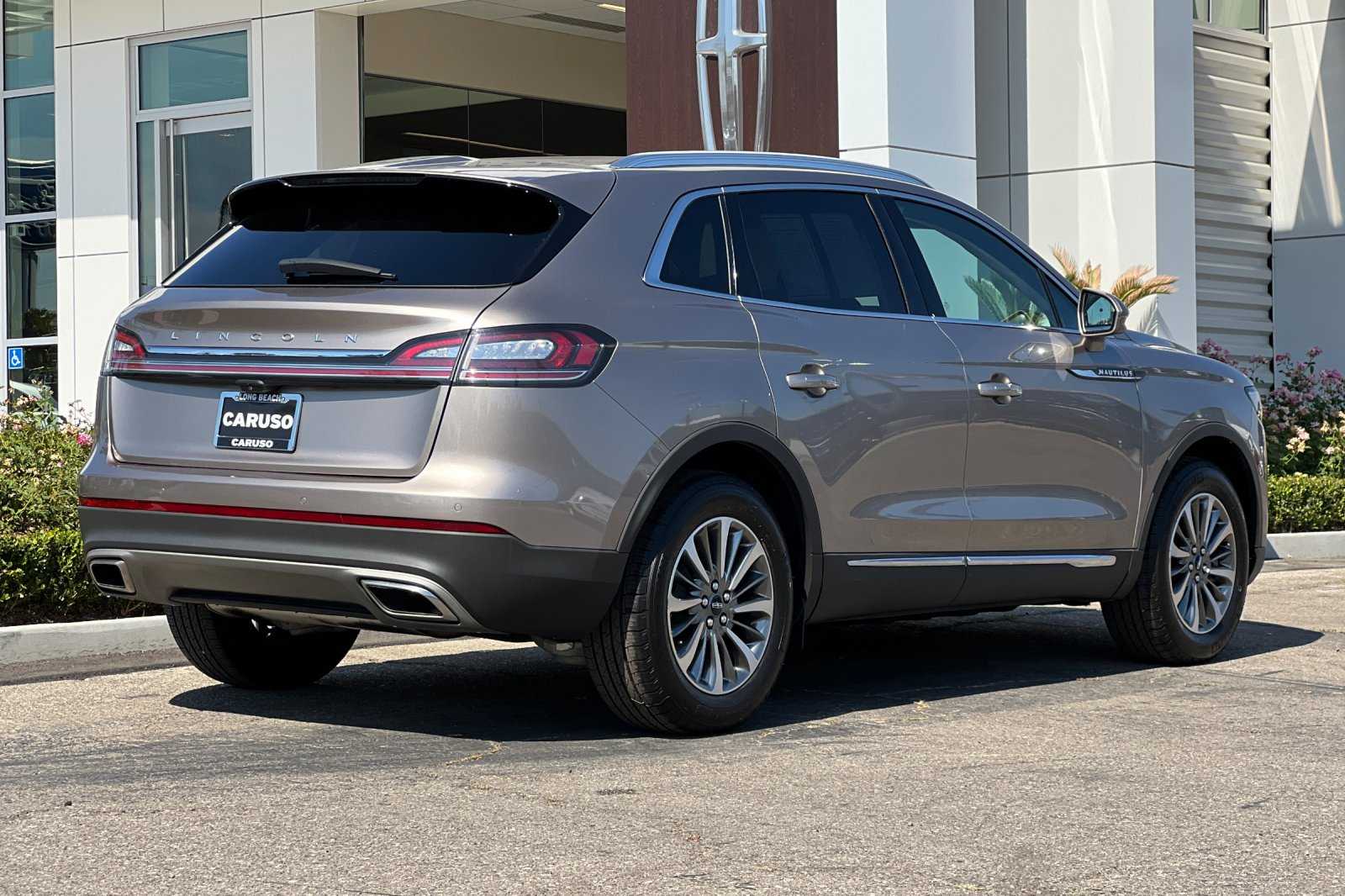 2021 Lincoln Nautilus Standard photo 3