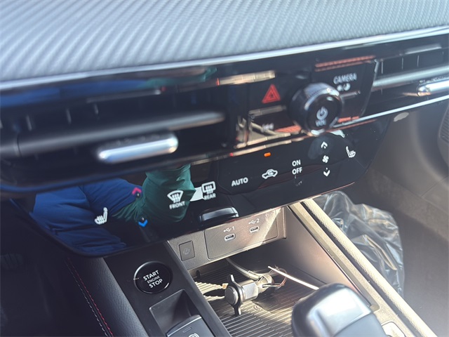 2026 Nissan Kicks SR photo 28
