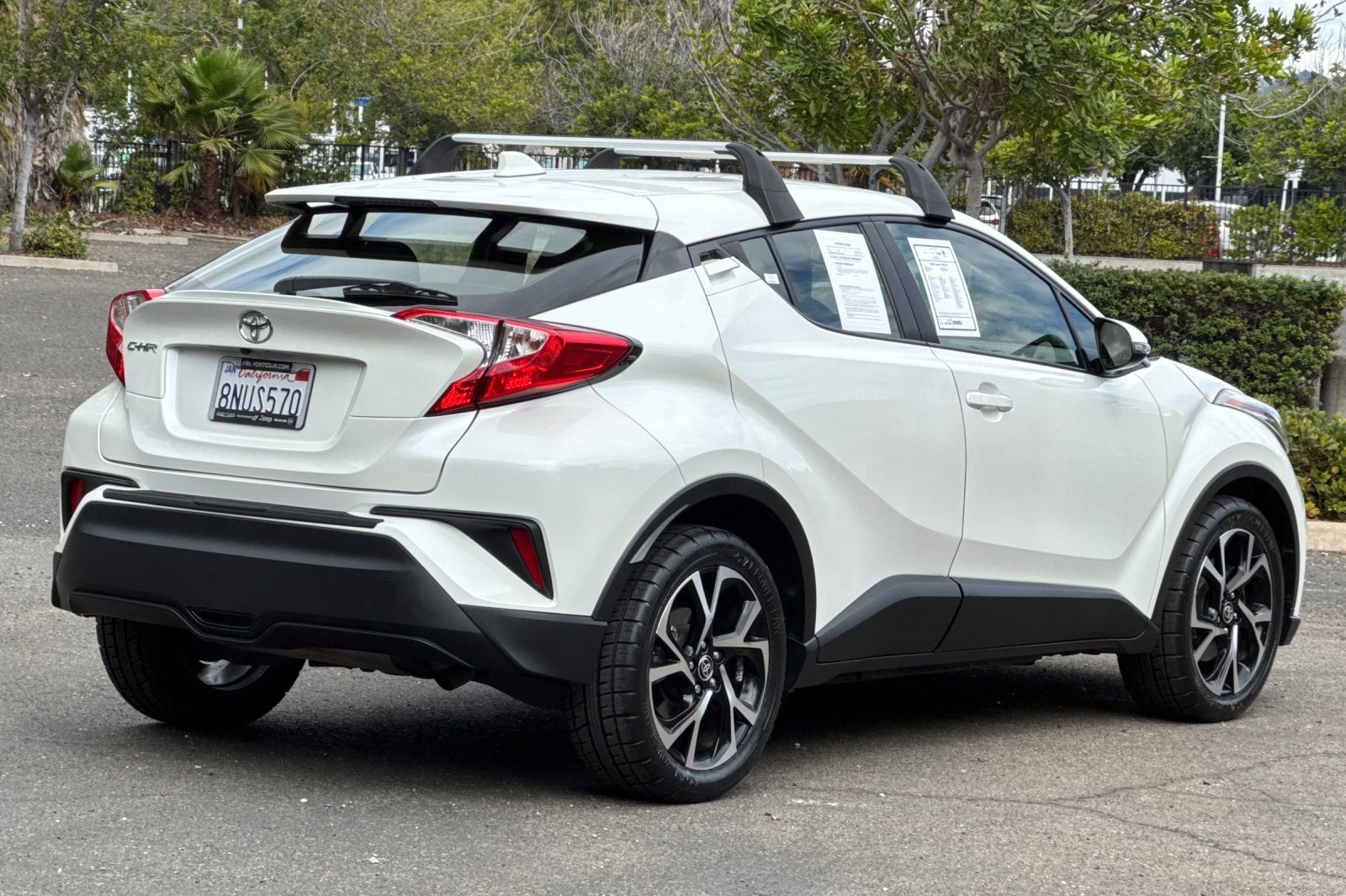 2020 Toyota C-HR XLE photo 2
