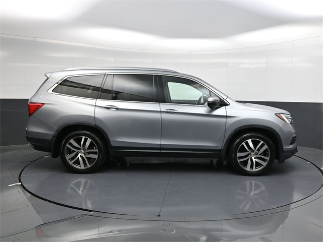 2016 Honda Pilot Touring photo 2