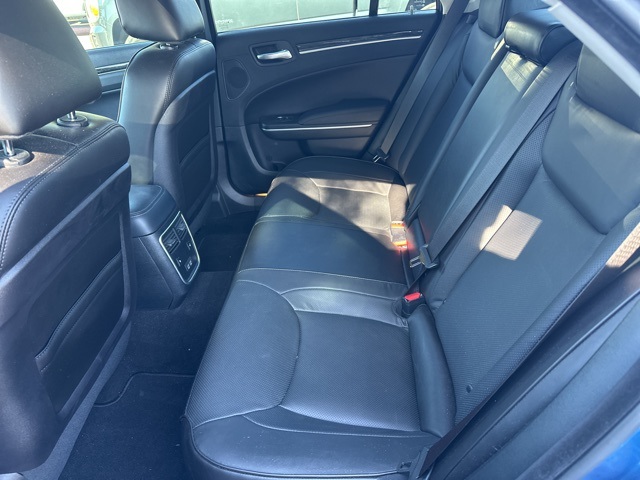2023 Chrysler 300 Touring L photo 5