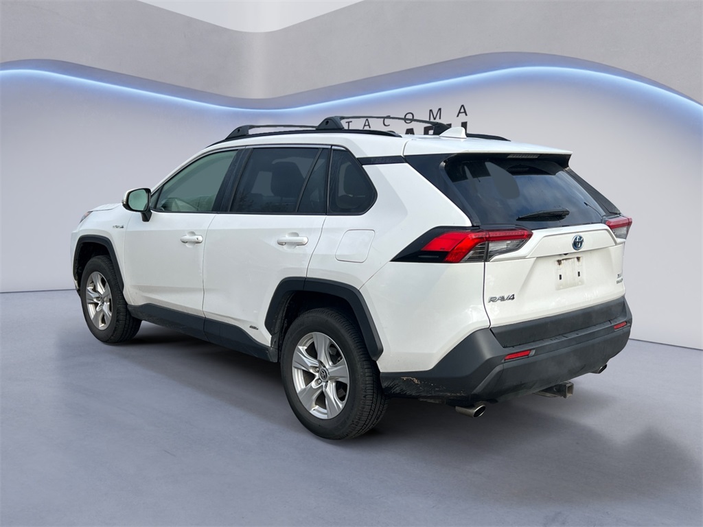 2021 Toyota RAV4 XLE photo 2
