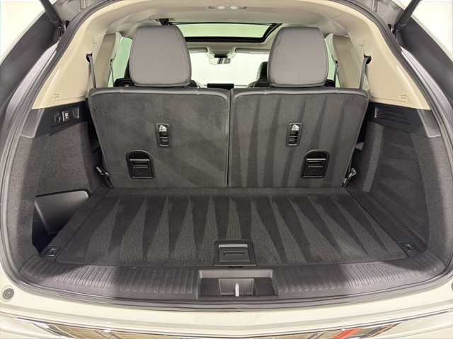 2023 Acura MDX SH-AWD photo 2