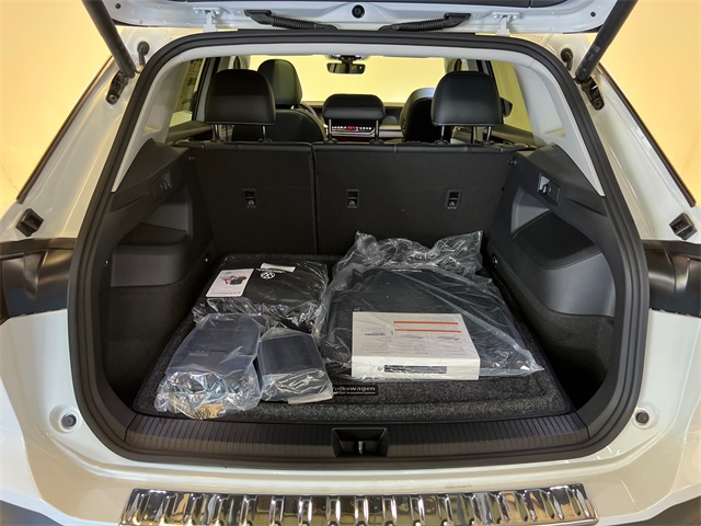 2026 Volkswagen Tiguan SE photo 4