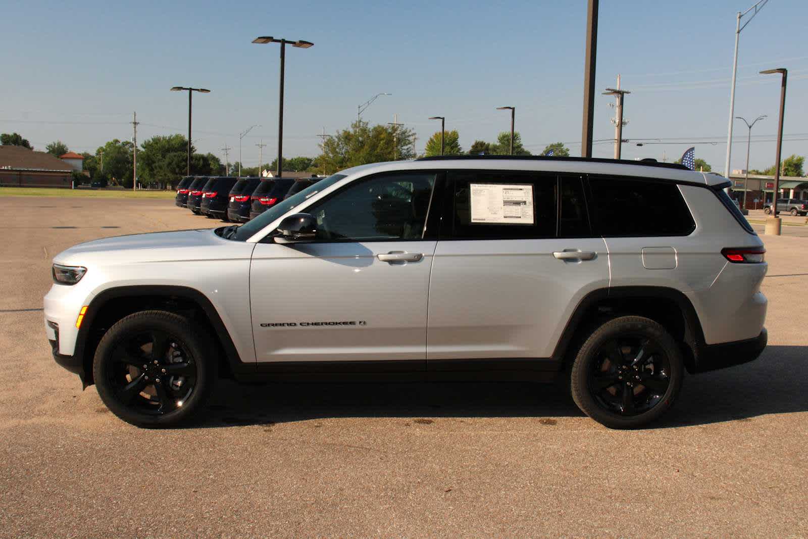 2025 Jeep Grand Cherokee Limited photo 4