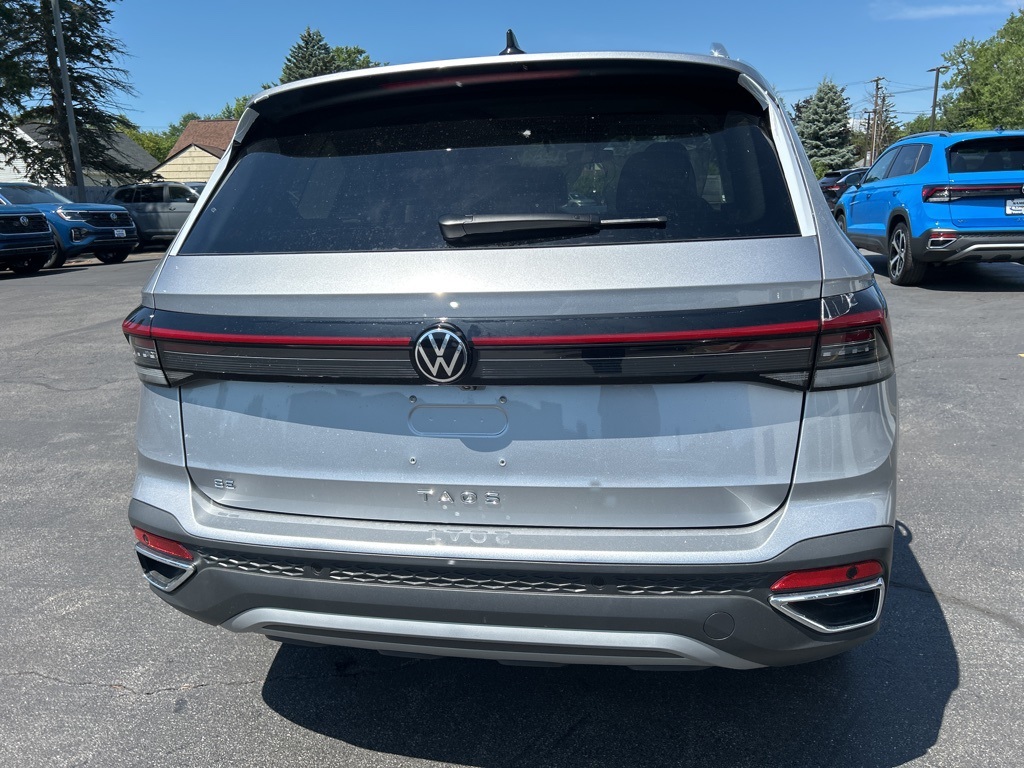2025 Volkswagen Taos SE photo 4