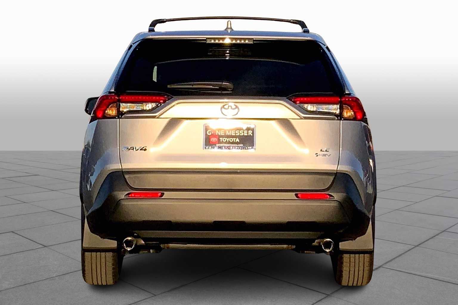 2025 Toyota RAV4 Hybrid LE photo 4
