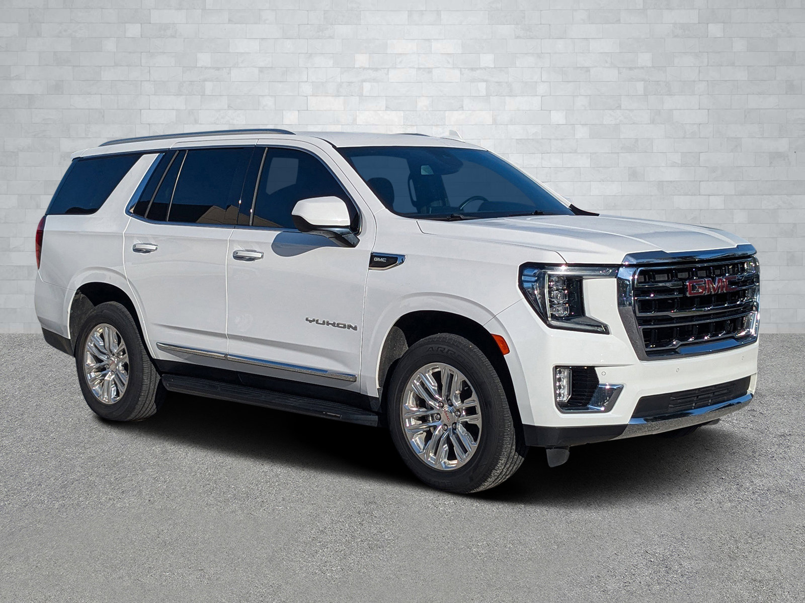 2023 GMC Yukon SLT's photo
