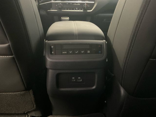 2025 Nissan Pathfinder SL photo 18