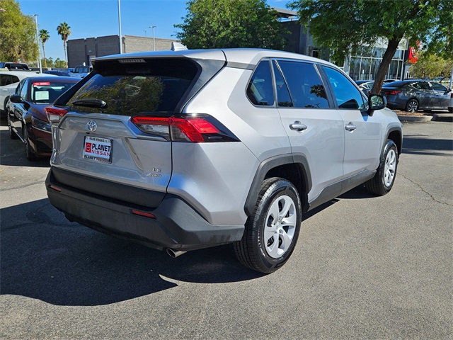 2024 Toyota RAV4 LE photo 6