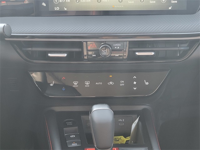 2025 Nissan Kicks SR photo 21