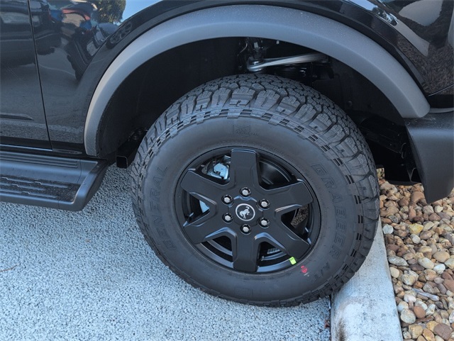 2025 Ford Bronco Outer Banks photo 3