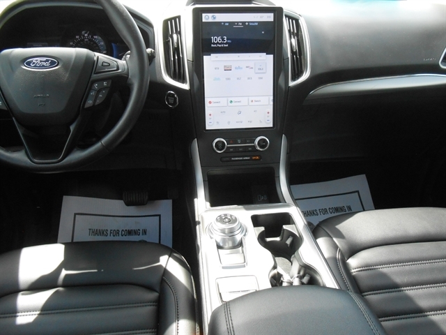 2022 Ford Edge SEL photo 4