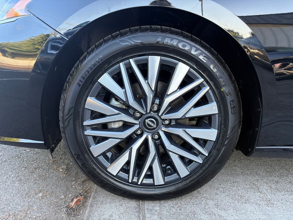 2024 Nissan Altima 2.5 SV photo 12