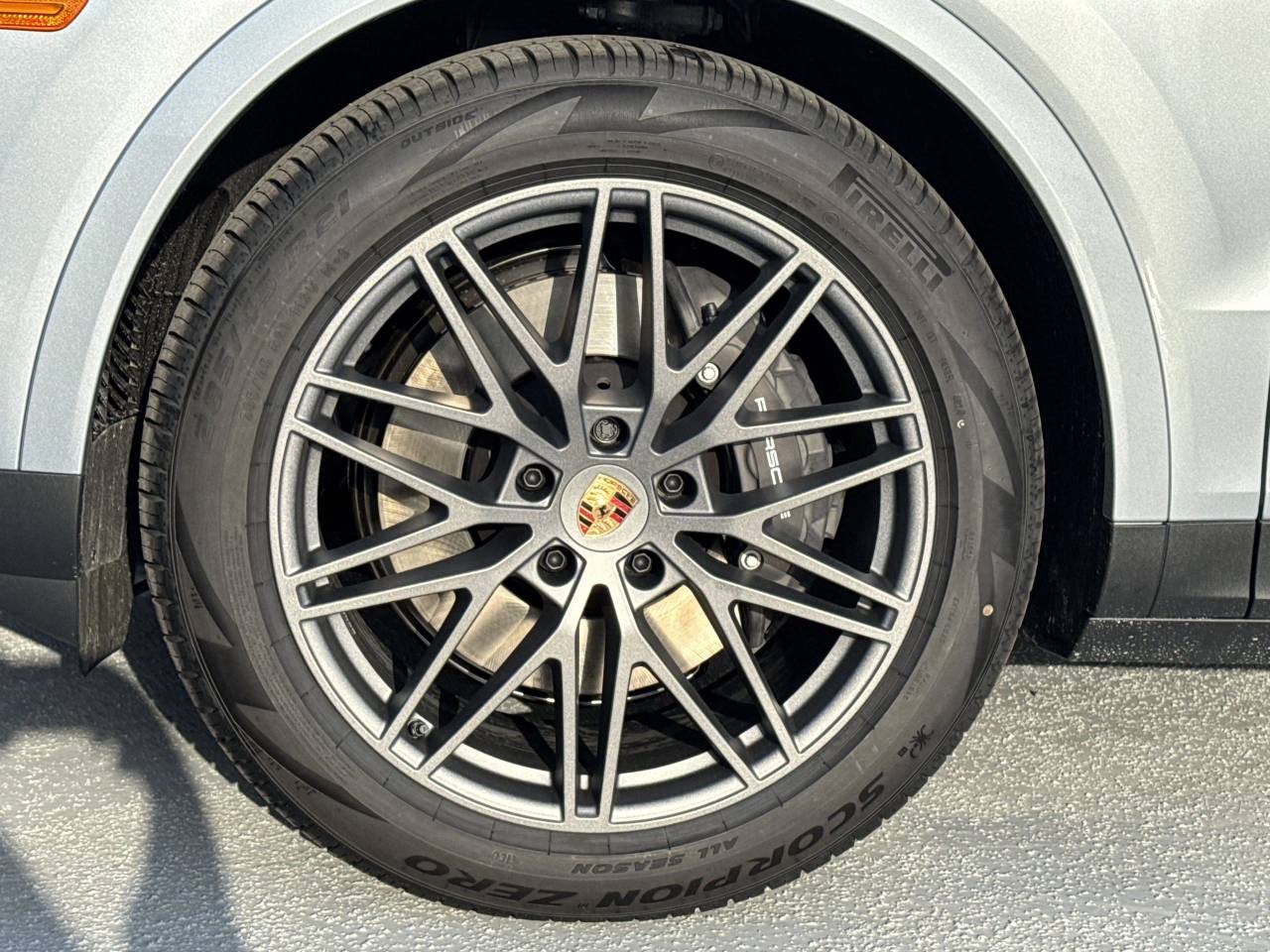 2025 Porsche Cayenne Base photo 15